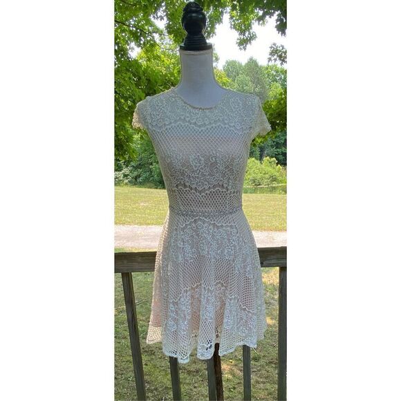 City Triangle Women's Ivory Nude Floral Lace Jewel Waist Cocktail Dress Size 6 - Picture 1 of 8